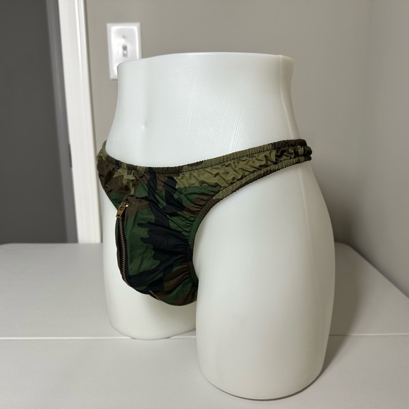 Frederick’s of Hollywood Camo Zipper Pouch Thong Underwear - Picture 3 of 8